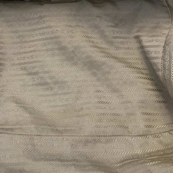 PRADA HANDBAG/CROSSBODY👜🌻 - Picture 9 of 14